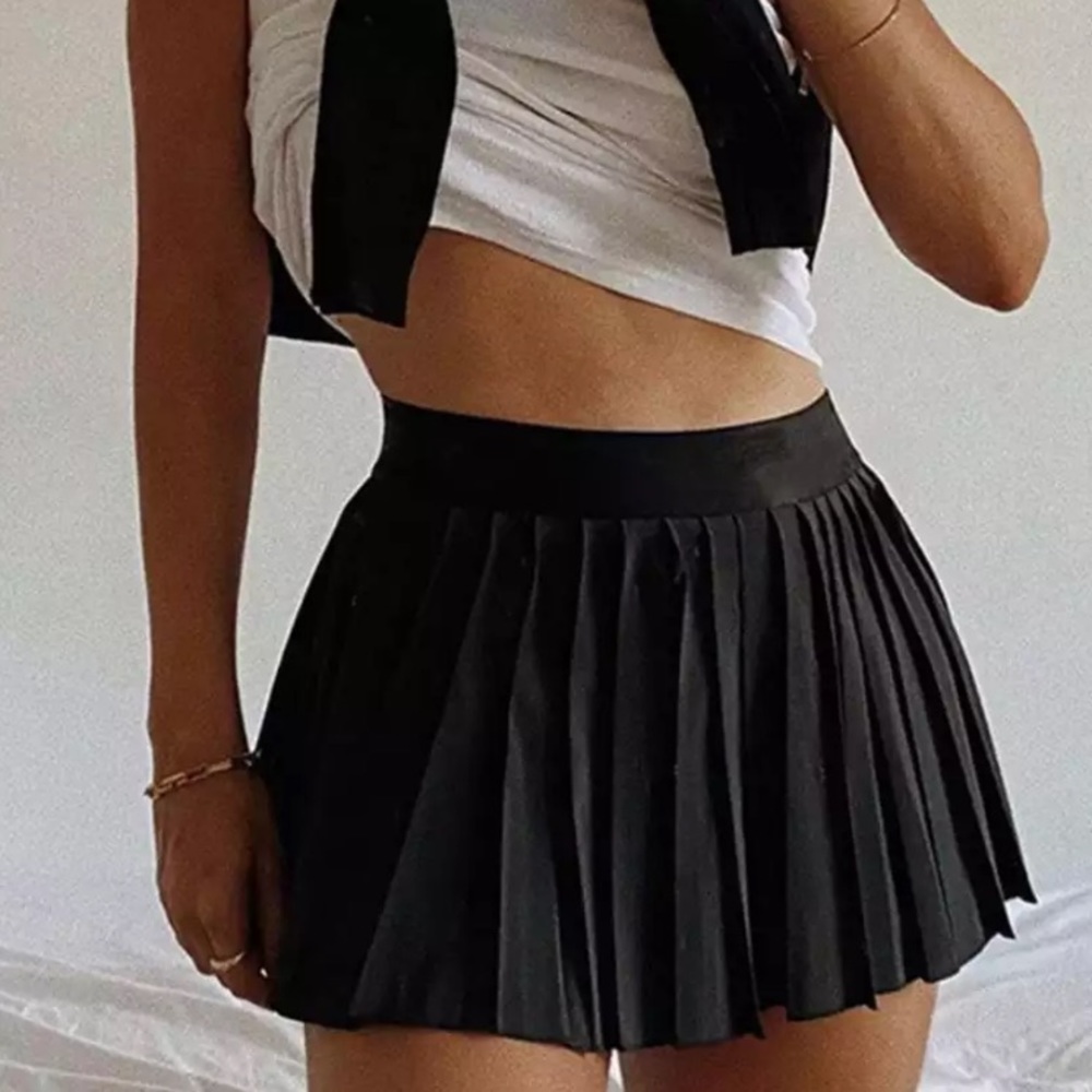 Black pleated mini tennis skirt